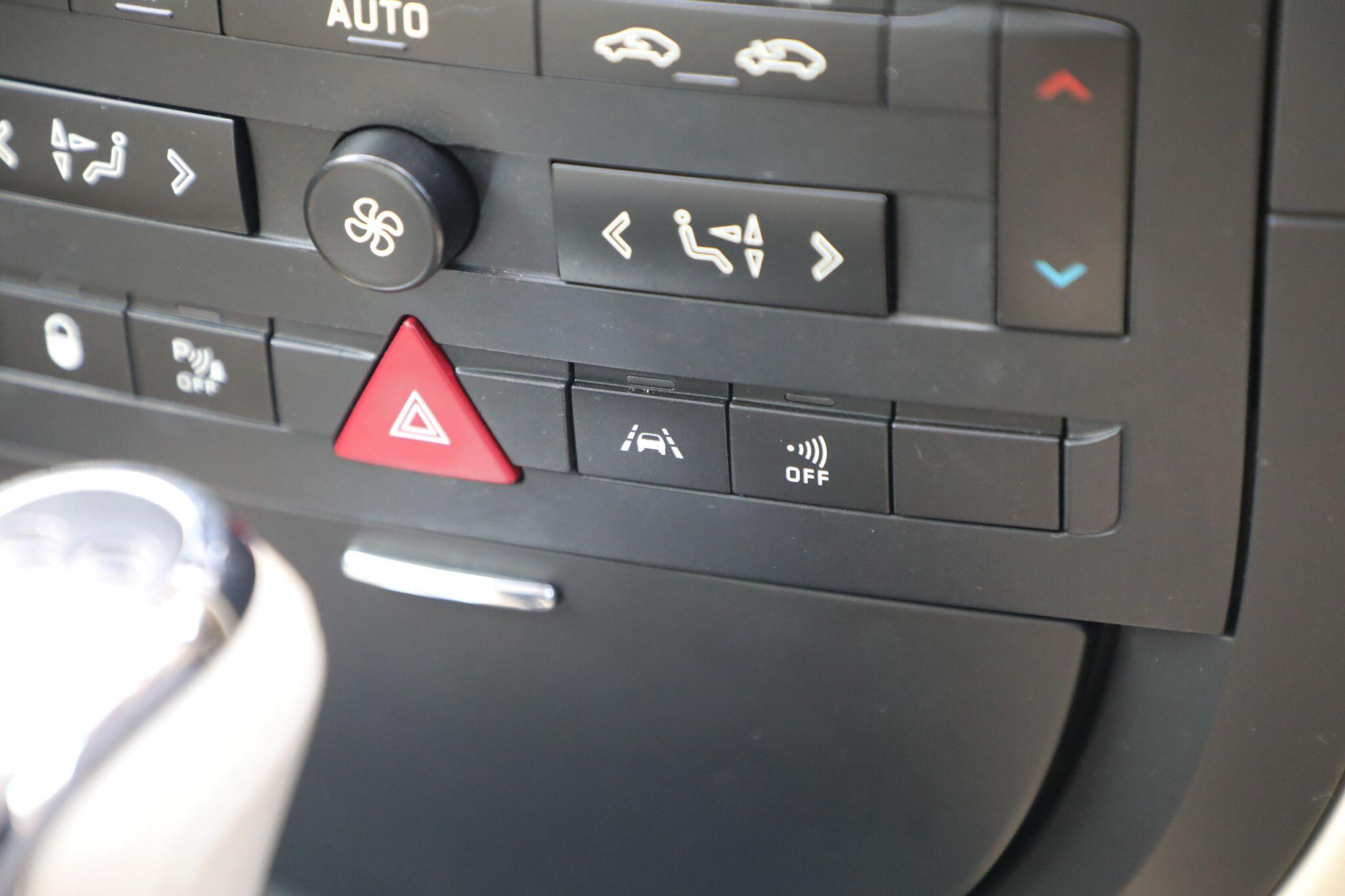 Large vehicle image